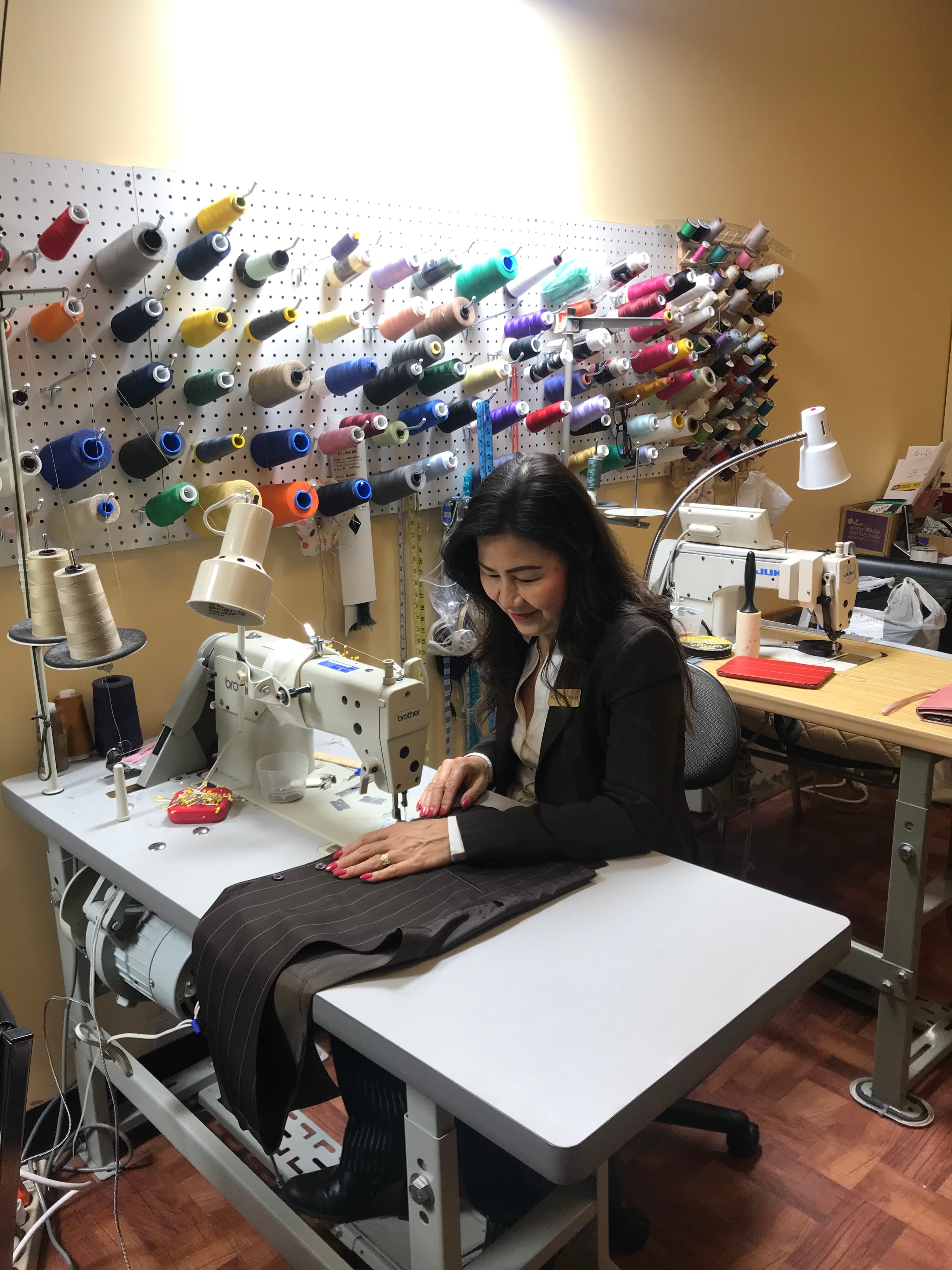 Keeow Phonxaya with clients