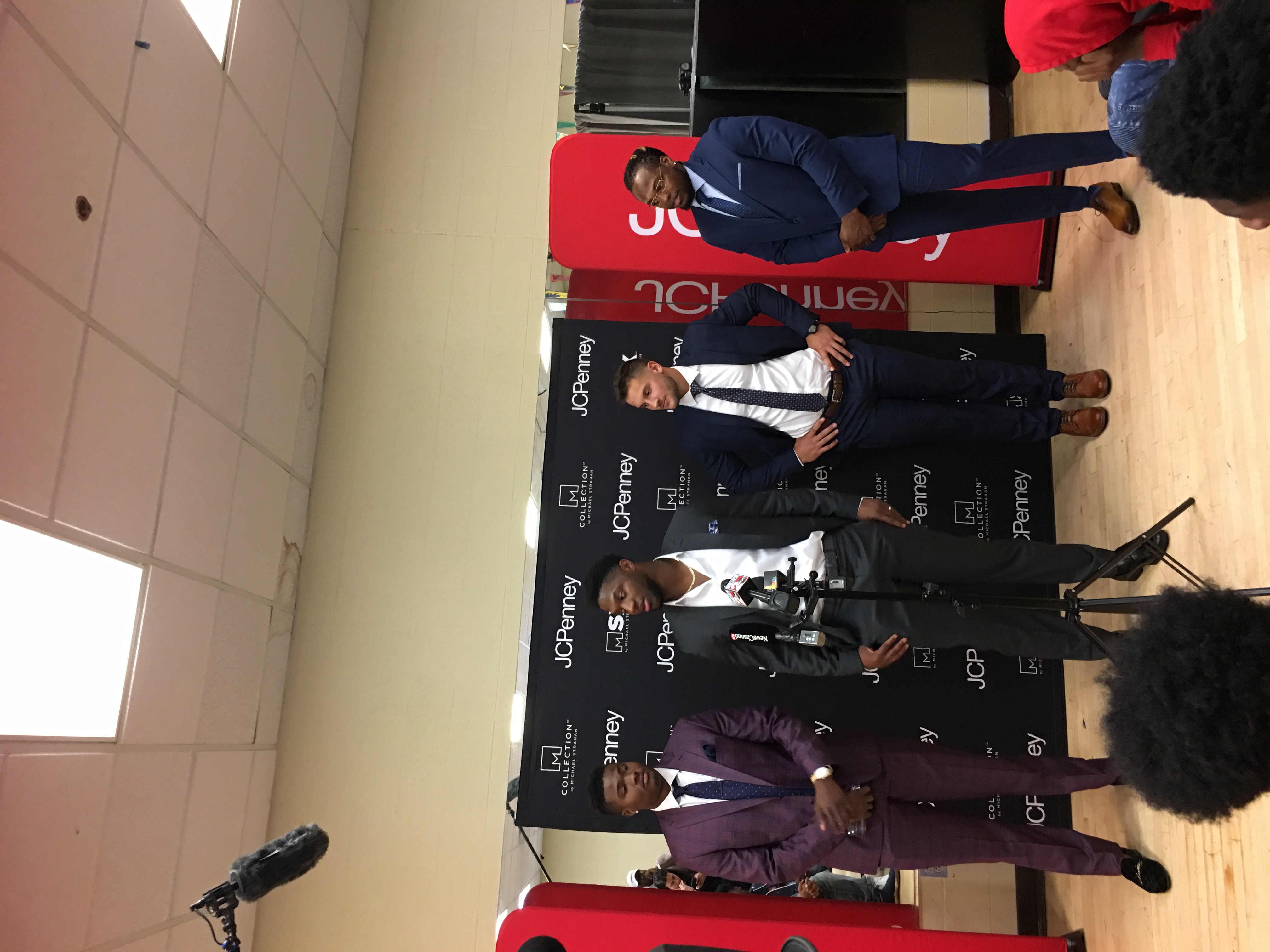 Vila Cleaners master tailor with clients in Smyrna TN